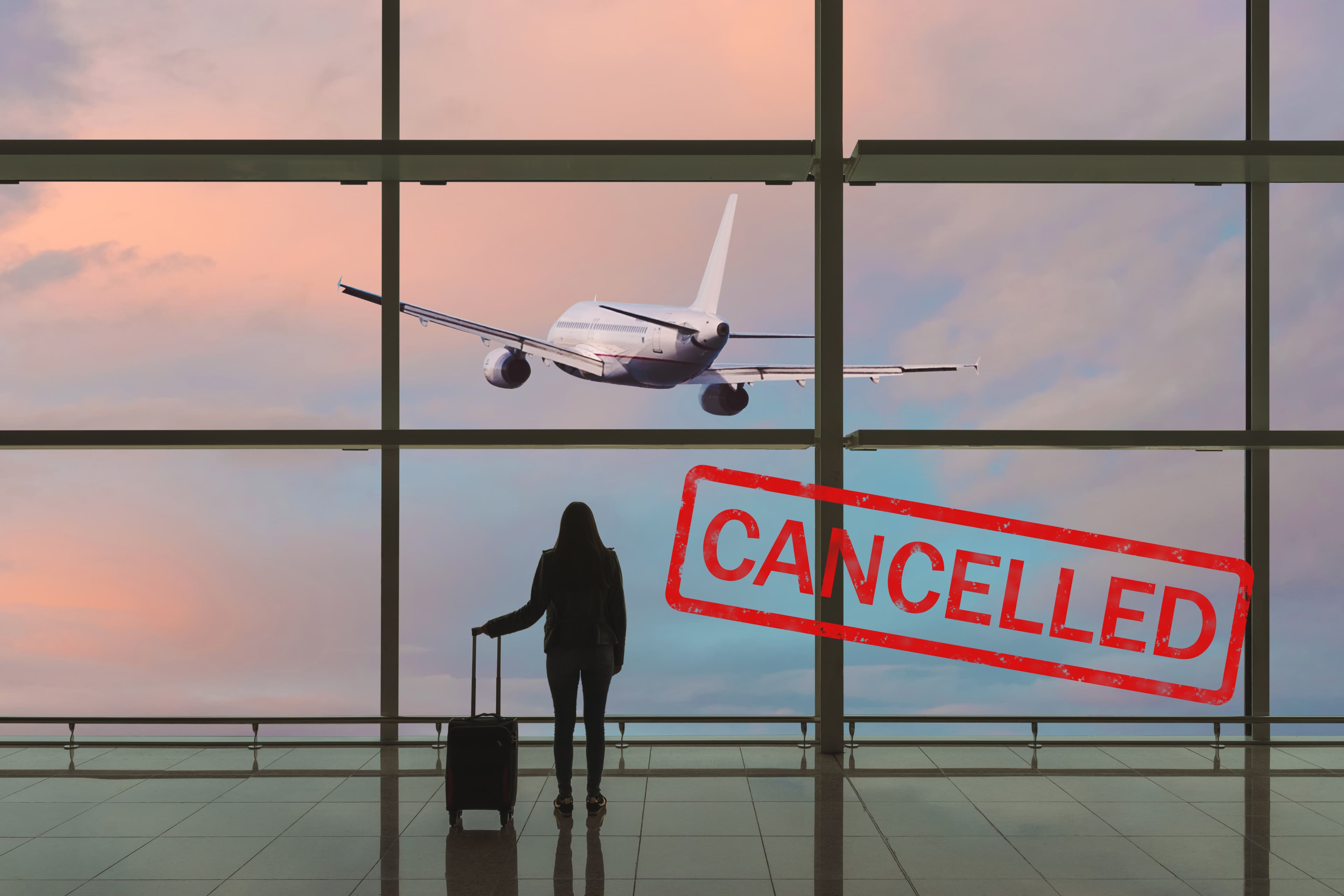 Vuelo cancelado en paquete turístico: tus derechos y cómo reclamar hasta 600€ más el hotel