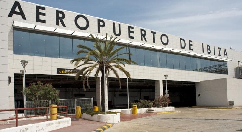 Ibiza aeropuerto: retrasos en verano y cómo reclamar tu compensación
